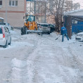 Уборка и вывоз снега во дворе дома № 1 по ул. 50 лет Октября
